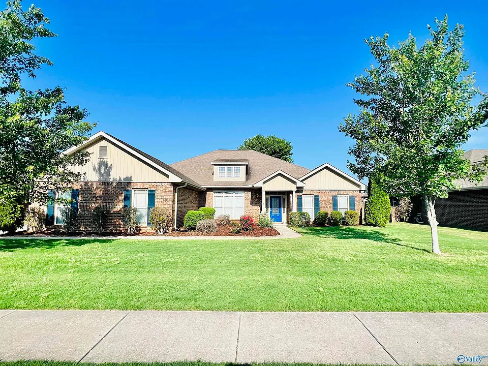 630 Summer Cove Cir NW