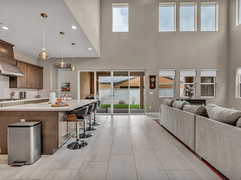 619 Camargue Trl — Photo 15