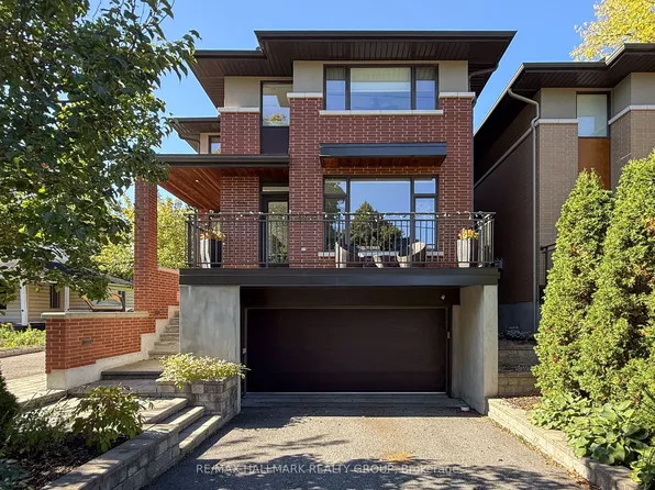 556 Edison Ave, Ottawa, ON K2A 1V4