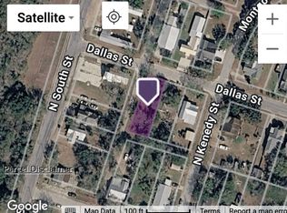 106 Dallas St, Yoakum, TX 77995
