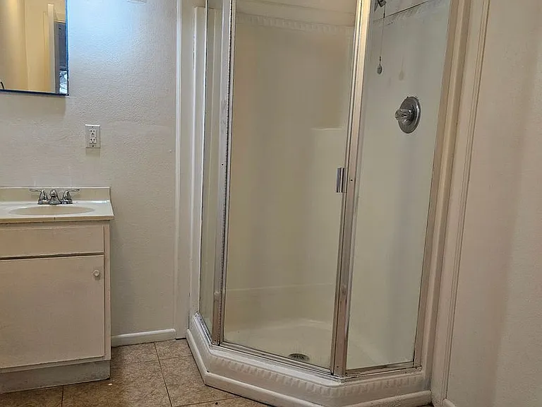 13955 Lakeshore Dr #3 — Photo 6