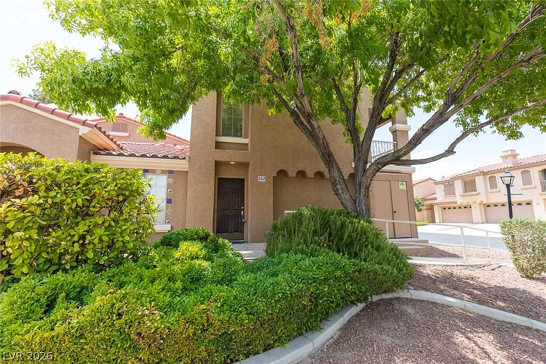 2 bed, 2.0 bath, 1083 sqft, $1,625 — Photo 1