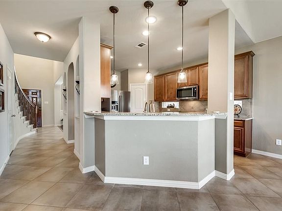 5th image of 2941 Mandalay Dr