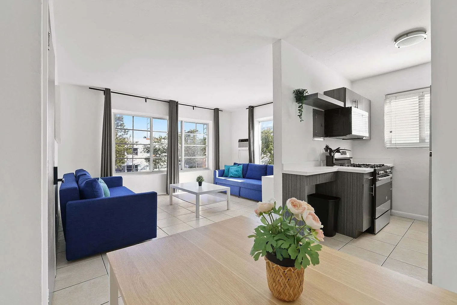 1 bed, 1.0 bath, 796 sqft, $4,988 — Photo 3