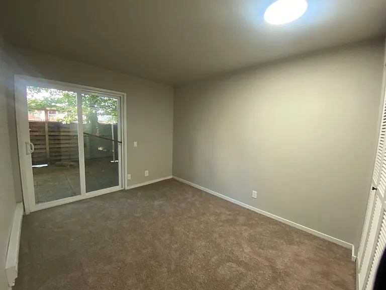 700 NE 42nd St — Photo 26