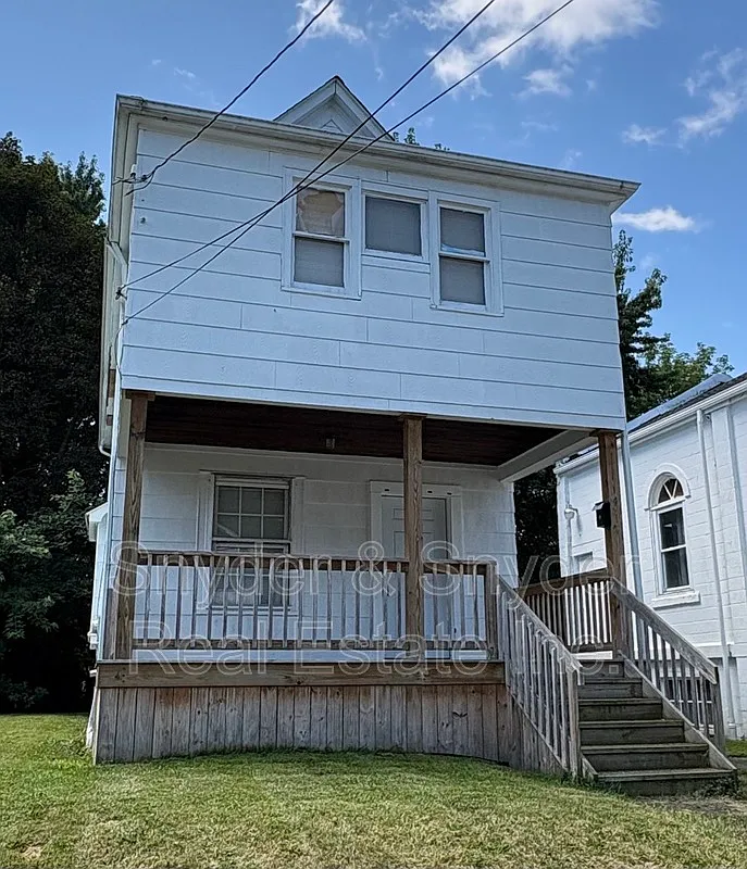 4 bed, 1.0 bath, 1168 sqft, $975 — Photo 1