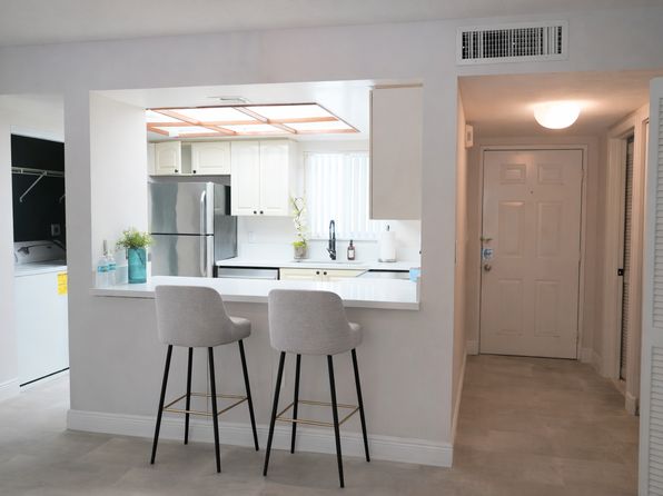 201 NW 7th St APT 208