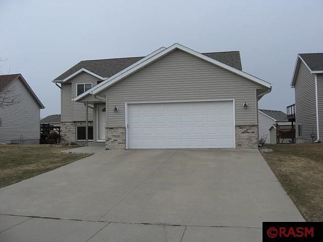 1st image of 220 Cypress Dr