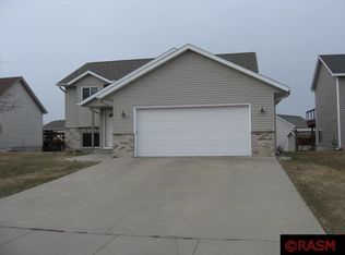220 Cypress Dr, Mankato, MN 56001
