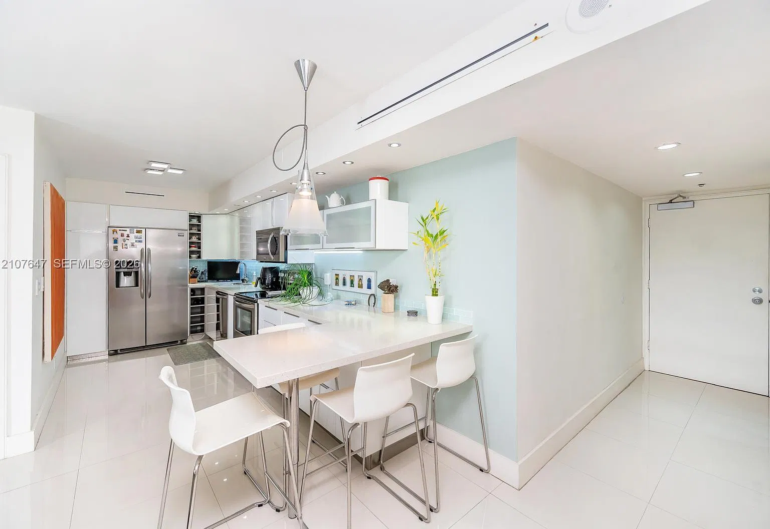 Brickell Harbour Condo — Photo 2