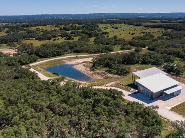 370 Gray Wolf, Blanco, TX 78606