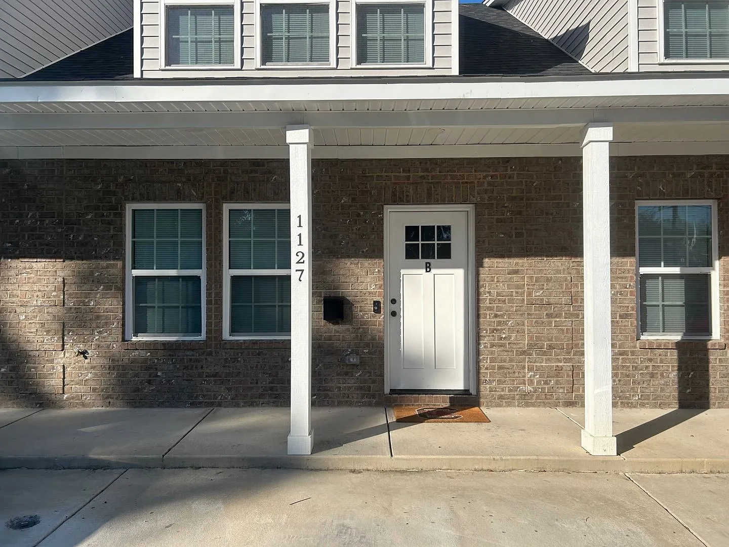 Pre-Leasing For The 20272028 School Year! $2,700/Month 3 Bedrooms | 3.5 Bathrooms — Photo 2