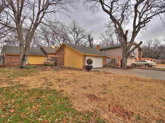 2nd image of 3018 NE Kingsbriar Dr