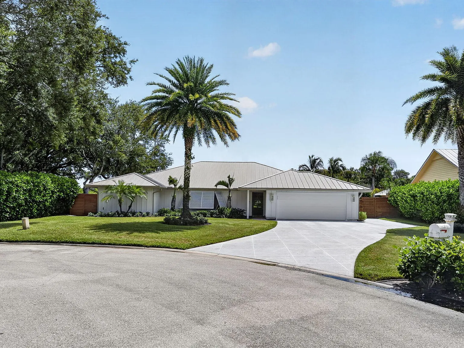 3 bed, 3.5 bath, 2715 sqft, $11,500 — Photo 3