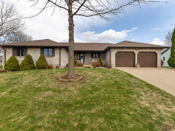 762 Missy Dr, Peosta, IA 52068
