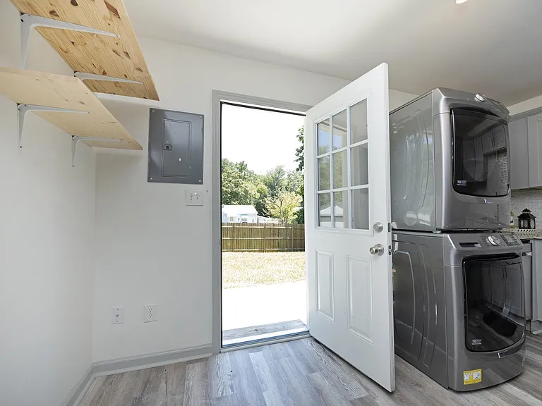 3017 Wedgedale Ave — Photo 20