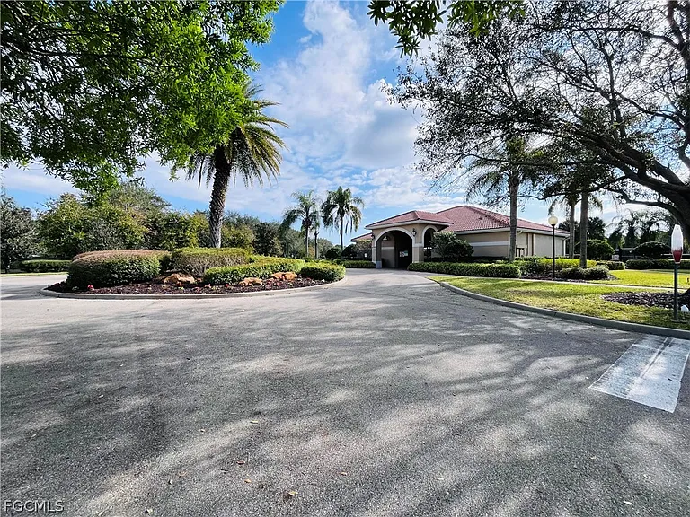 10601 Crossback Ln — Photo 4