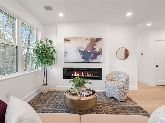 4th image of 16 Stearns Rd #302