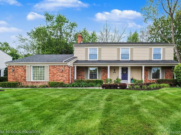 2004 Bootmaker Ln, Bloomfield Hills, MI 48304