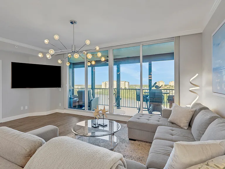 420 Cove Tower Dr #802 — Photo 2