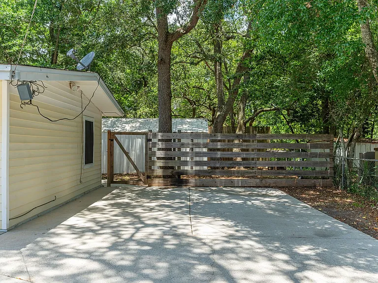 205 Pine St — Photo 28