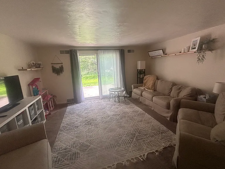 605 Woodmere Dr #11 — Photo 3