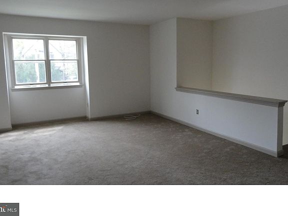 2nd image of 352 S Lincoln Ave