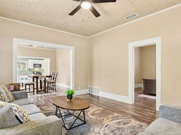 108 E Tyler St, Ennis, TX 75119