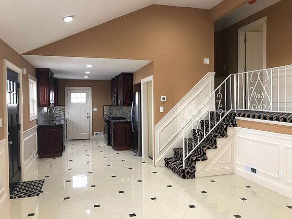 3rd image of 968 Park Ave