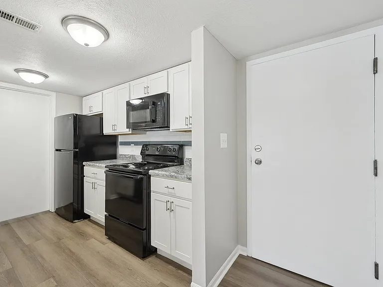 Somerset Place Apartments — Photo 34