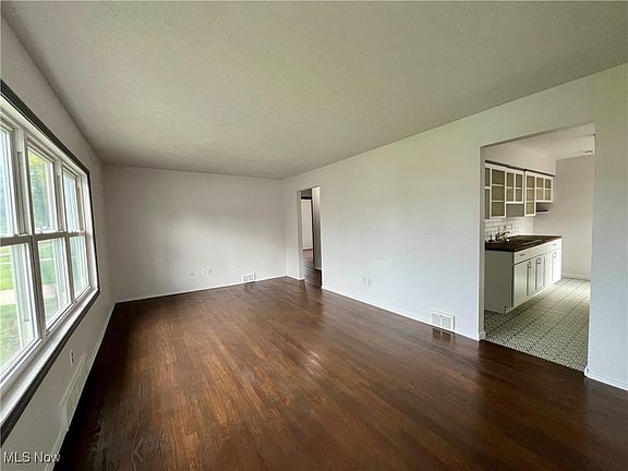 4th image of 243 Gayle Dr