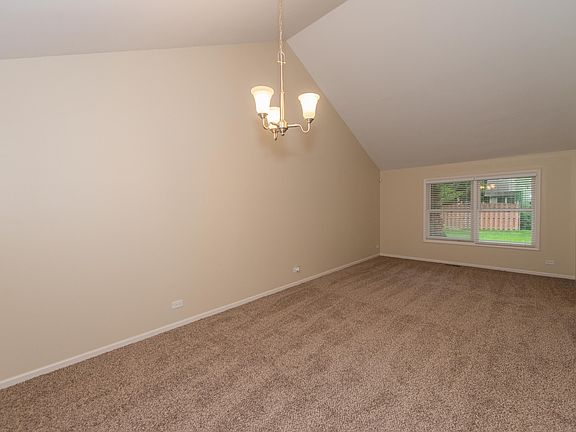 3rd image of 19 Sugar Creek Ct