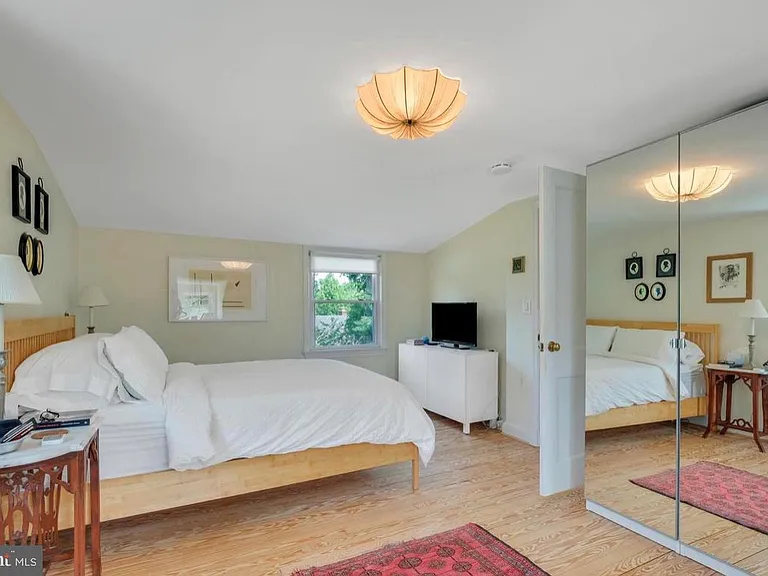 9504 Milstead Dr — Photo 9