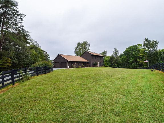 3rd image of 155 Bettys Creek Dr
