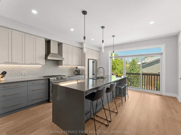 15 Grange St, Kingston, ON K7M 2J5