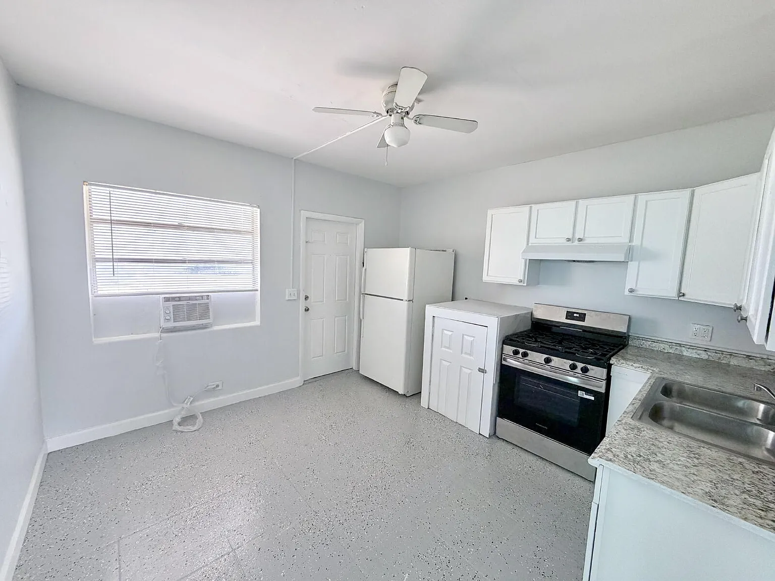 2 bed, 1.0 bath, 750 sqft, $1,800 — Photo 4