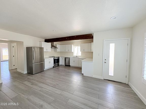4th image of 1718 E GLENROSA Avenue