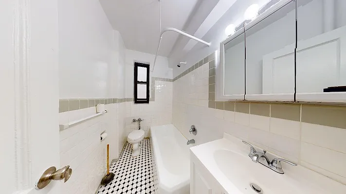 Rented by Bond New York | media 23