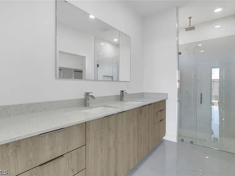 1142 Edelweiss St E — Photo 13