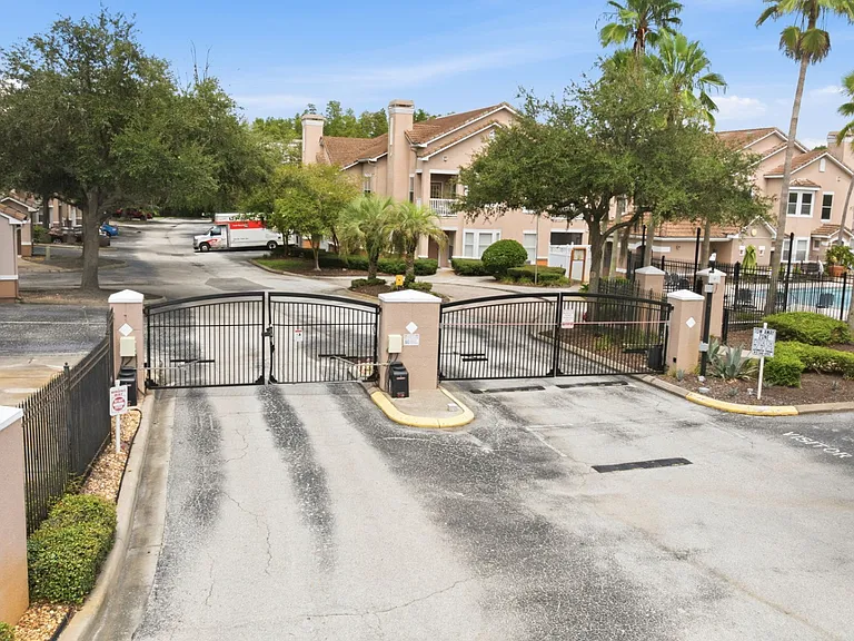 10436 Villa View Cir — Photo 41