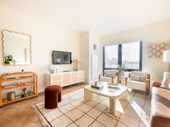 18 Dock St #1903