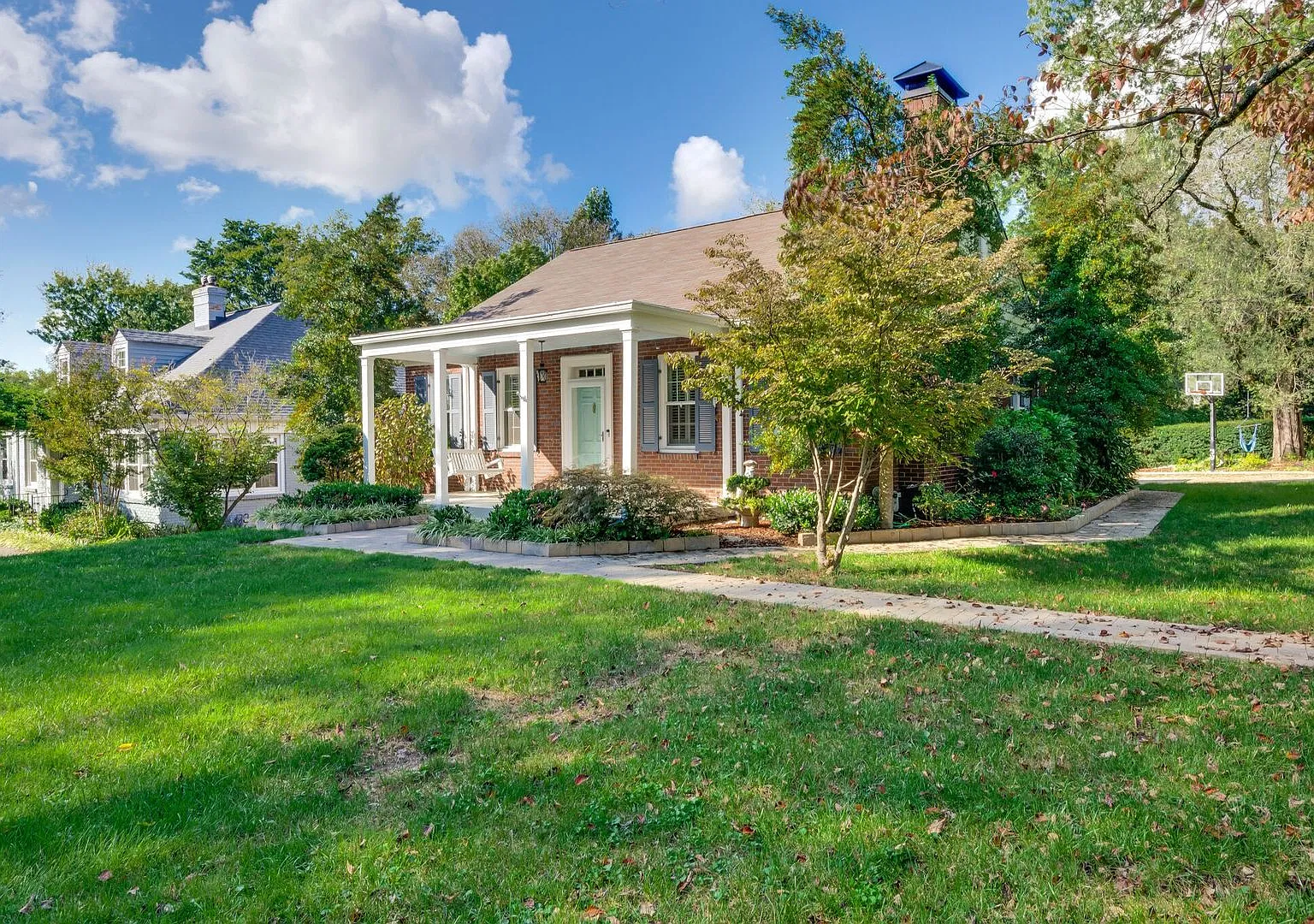 Charming 3BR/2BA home in the highly desirable Green Hills neighborhood! — Photo 2