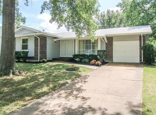 406 Palermo Dr, Ballwin, MO 63021