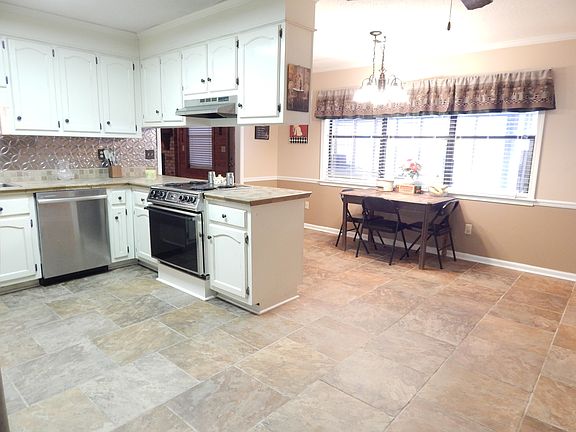 5th image of 12000 Plum Dr