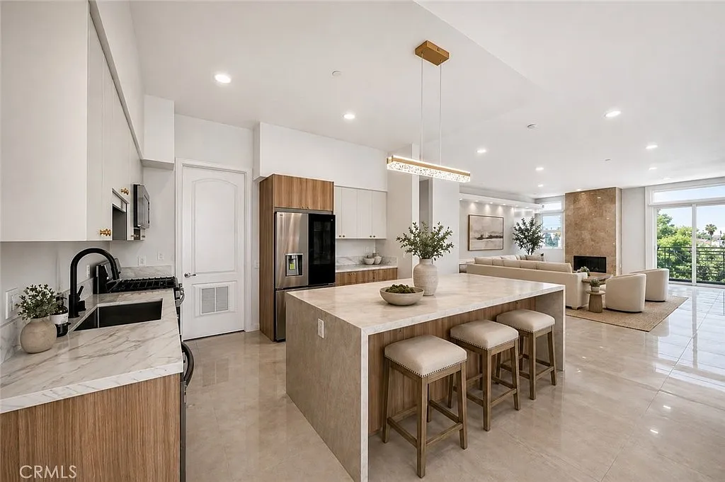 3 bed, 1800 sqft, $5,200 — Photo 3