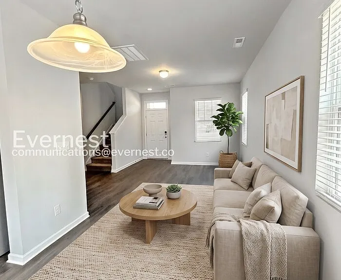 233 W Grover St — Photo 2