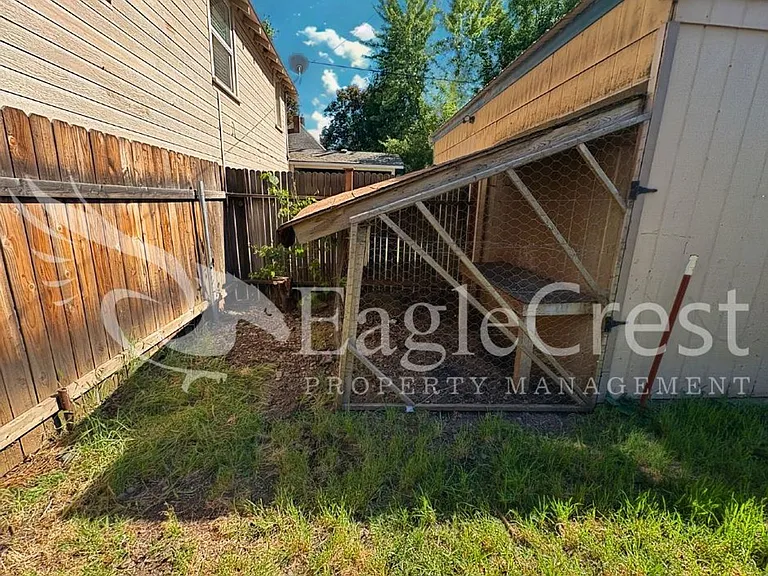 532 Washington St — Photo 12