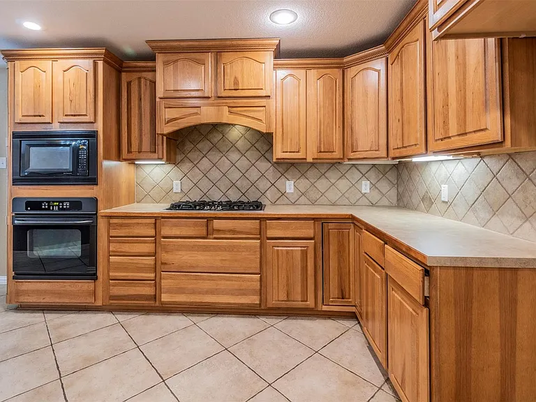 2017 Lake Highlands Dr — Photo 8