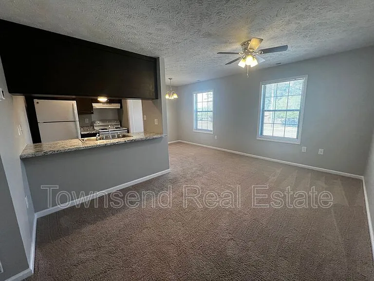 1409D Ireland Dr — Photo 2