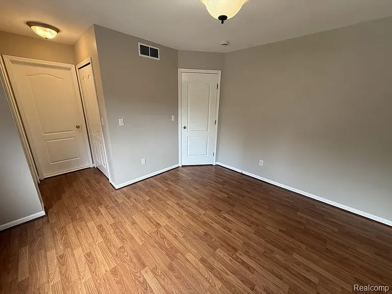 8303 Lenore St — Photo 10